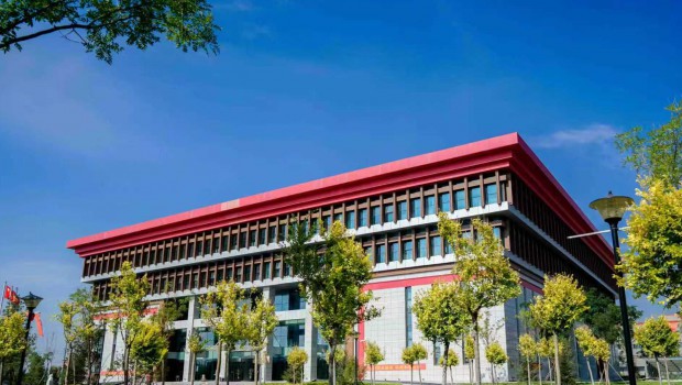 4月1日，甘肅藥業(yè)集團(tuán)黨委書(shū)記、董事長(zhǎng)周榮，黨委副書(shū)記、總經(jīng)理竇生銘一行率隊(duì)赴上海市第一人民醫(yī)院酒泉醫(yī)院（酒泉市人民醫(yī)院..